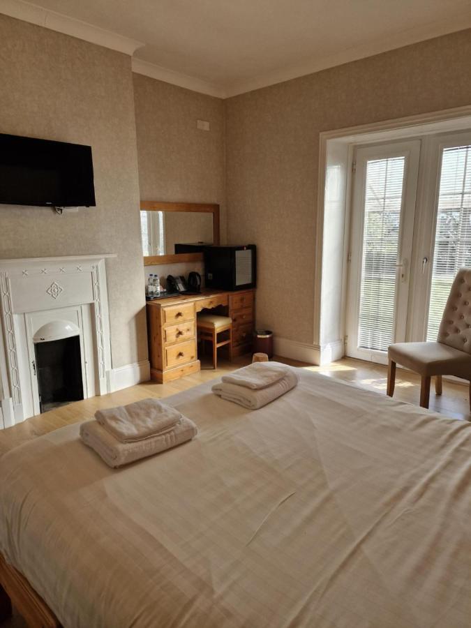 Broadway House Bed and Breakfast Laugharne Exteriör bild