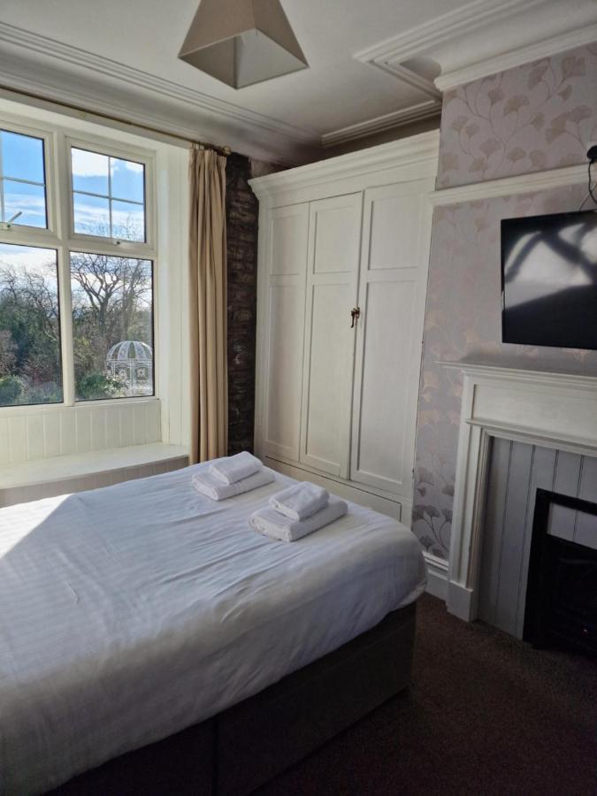Broadway House Bed and Breakfast Laugharne Exteriör bild